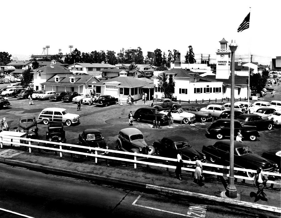 Farmers Market Fairfax Ave. & 3rd St. 1950.jpg